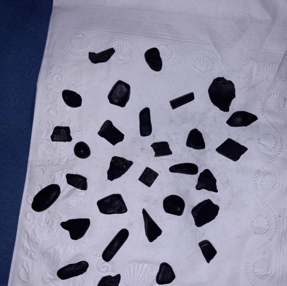 Real shungite stones and pebbles - Picture 5 of 8